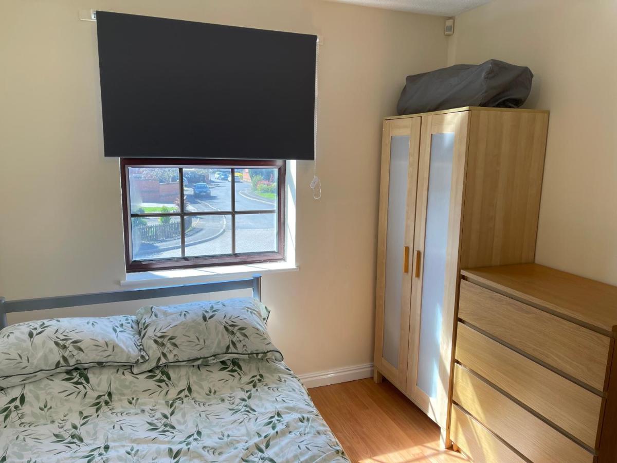 Large, Quiet, Sleeps 16, 4 Bathrooms, Parking, Лестър Екстериор снимка
