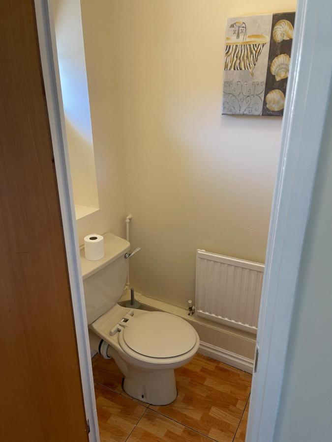 Large, Quiet, Sleeps 16, 4 Bathrooms, Parking, Лестър Екстериор снимка